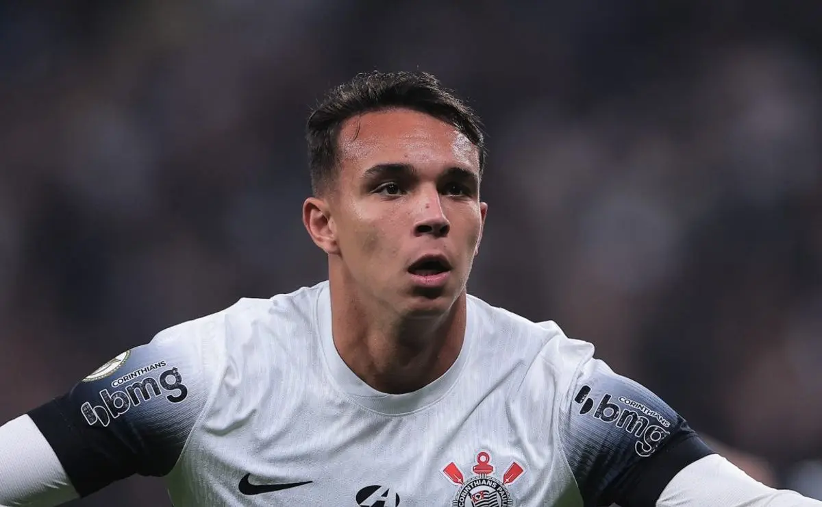 Torcida do Corinthians exalta Giovane como substituto de Yuri Alberto e "melhor que Pedro Raul"