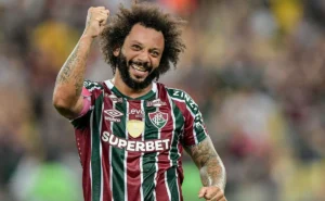 Torcida do Fluminense compara o lateral-esquerdo do Flamengo a Marcelo