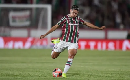 Torcida do Fluminense questiona desempenho de Pablo Baya no Campeonato Carioca