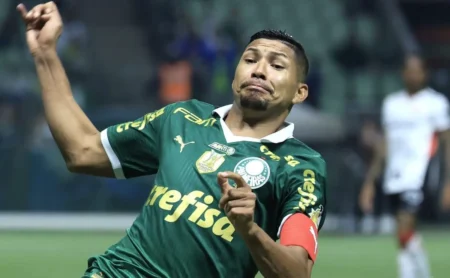 "Título: Rony e o Palmeiras: Por que a saída para o Fluminense não anima os torcedores".