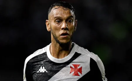 Vasco tenta reviver a carreira do ex-jogador com sua volta ao clube.