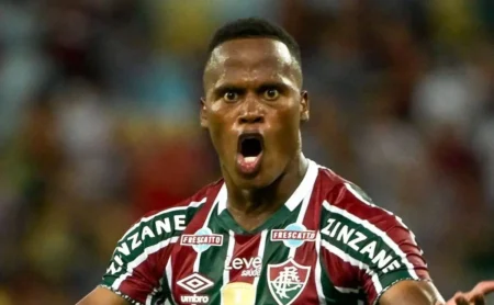 Árias critica desempenho do Fluminense contra o Botafogo e cobra melhoria do time: “Não adianta ficarmos chorando”