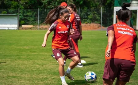 A dupla internacional é convocada para representar o Uruguai em competição.