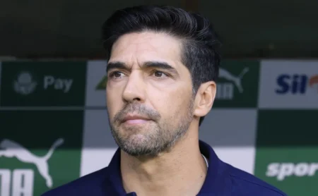 Abel Ferreira admira Palmeiras e elogia Zubeldía: “Dificulta muito”