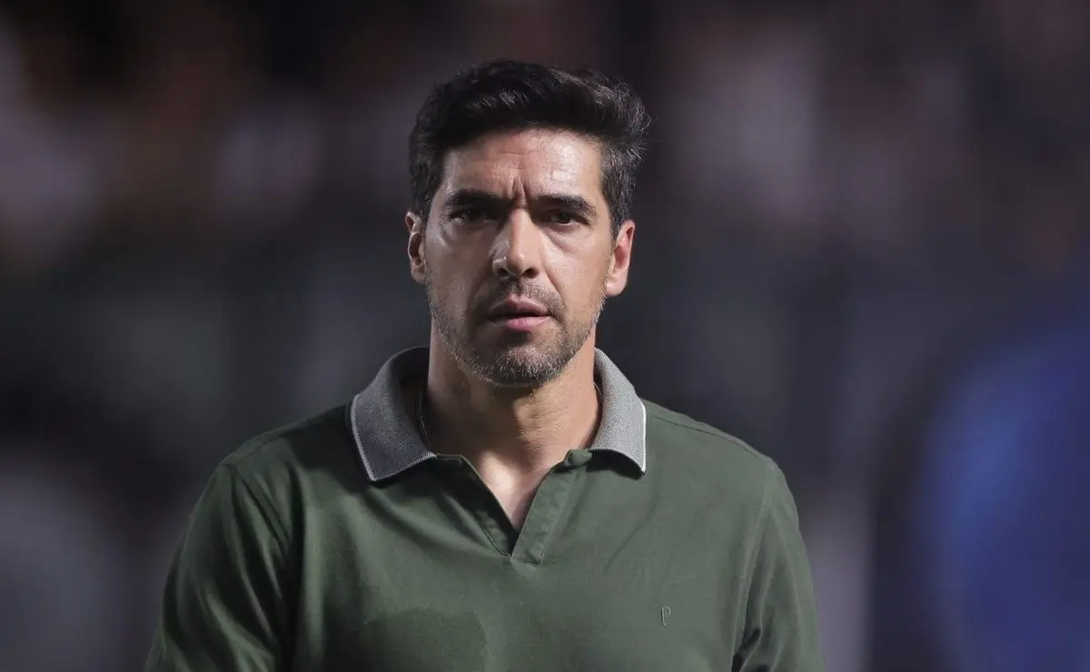 Abel Ferreira desafia Flaco López com dura crítica à sua atuação no Palmeiras.