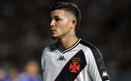 Adson Aumenta a Expectativa para O retorno ao Gramado do Vasco da Gama
