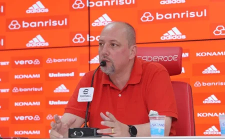 Alessandro Barcellos perder tempo em busca de um zagueiro para o Internacional.