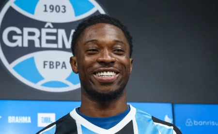 Braithwaite dá nova direção ao Grêmio e ajuda Azumu na adaptação ao futebol brasileiro