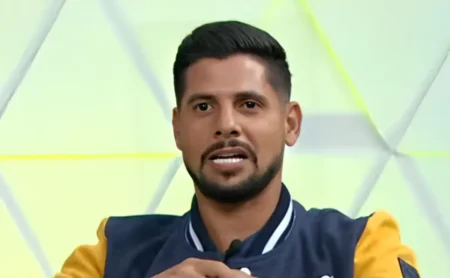 Cicinho defende São Paulo contra Sheik: "Ganham o clássico"