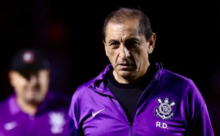 Corinthians lança Kayke e Renato do time