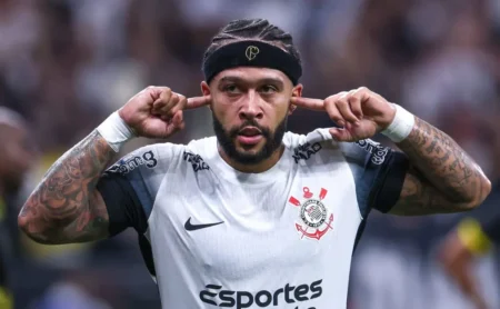 Corinthians lança coleção de itens exclusivos para fãs inspirados no incrível atleta Memphis Depay