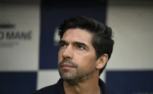 Crise na Defesa do Palmeiras: Como Abel Ferreira Pode Conquistar a Partida Contra o Choque-Rei