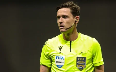 Erro na arbitragem de pênalti contra Botafogo é apontado por especialista.