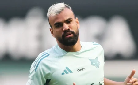 Fabrício Bruno afirma tranquilidade antes do confronto com Lyanco e Atlético-MG.