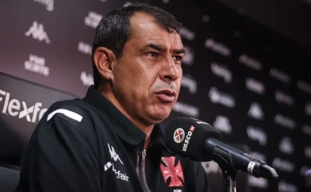 Fábio Carille se desculpa pelo resultado do Vasco no confronto com o Fluminense nos jogos do Carioca
