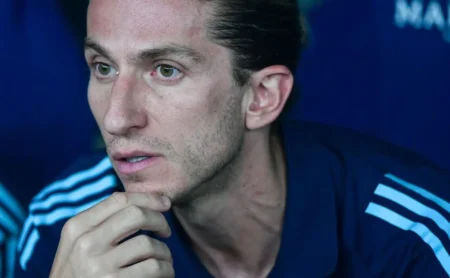 Filipe Luís tem proposta para resolver o descontentamento de Danilo, Léo Ortiz e Léo Pereira no Flamengo.