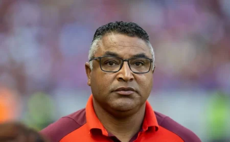 Flamengo comemora vitoria no Brasileirão com camisa da Adidas