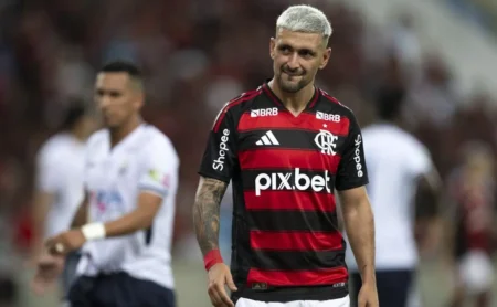 "Flamengo elogia Arrascaeta: 'Melhor que Garro e Veiga', torcedores se mostram satisfeitos"
