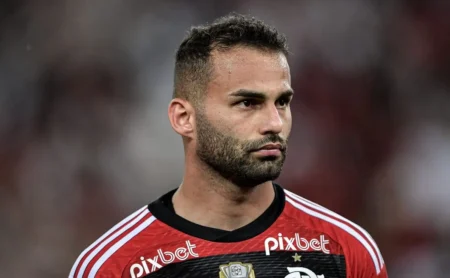 Flamengo exige garantias antes de contratar Thiago Maia e a negociação se torna um obstáculo para o Santos.