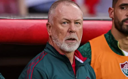 Fluminense busca revertê domínio do Flamengo no Clássico do Rio.