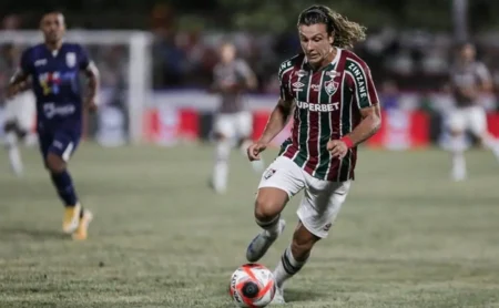 Fluminense torcedores enfrentam crise: quatro pendurados antes do jogo contra o Bangu.