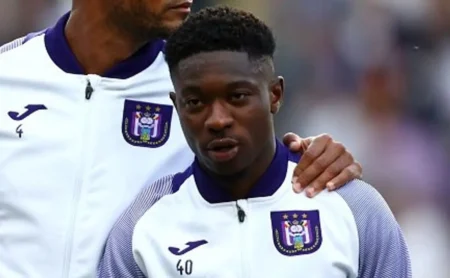 Francis Amuzu chega ao Grêmio com salário colossal e recompensa astronômica.