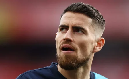 Jorginho, o meio-campista do Arsenal, pode se transferir para o Flamengo, mas uma reunião com o técnico é necessária