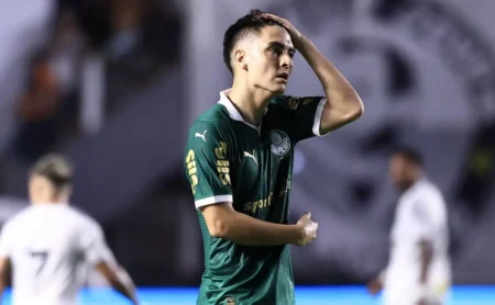 Leila Pereira precisa tomar decisão difícil para decretar a saída de Atuesta do Palmeiras.