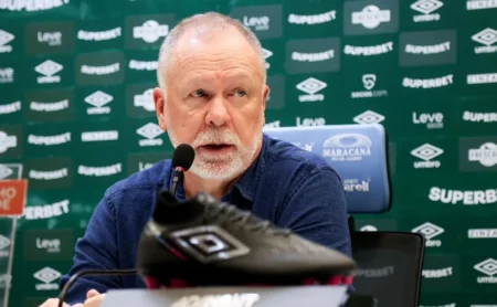 Mano Menezes rejeita a responsabilidade da derrota do Vasco para o Fluminense