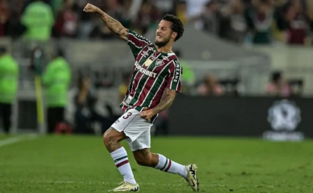 O Fluminense busca superar o Vasco com um plano sólido para o Clássico Carioca