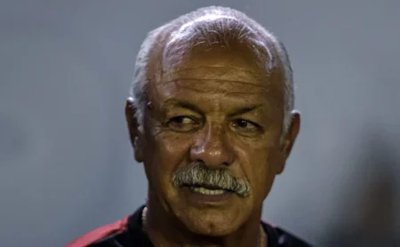 O Júnior do Flamengo elogia o titular do Brasil e projeta Wesley na Seleção: “Tá no caminho”