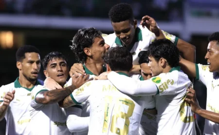 O Palmeiras vence o Guarani por 4 a 1 no Paulistão.