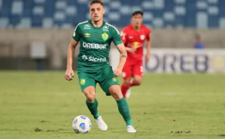 O empresário Gustavo Quinteros se refortaleia no Campeonato Gaúcho com o novo volante Camilo Reijers