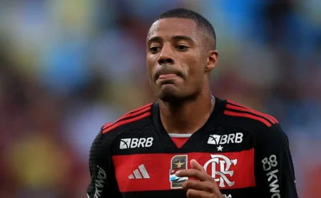 O governador do Rio de Janeiro, De La Cruz, faz discurso conturbado em jogo entre Flamengo e Botafogo.