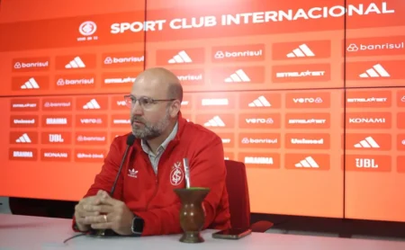 O vice-presidente do Internacional, Bisol, esclarece o pedido do Gauchão.