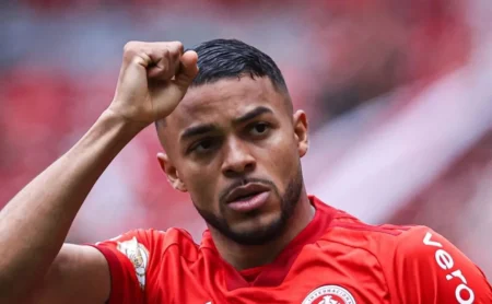 Palmeiras alcançam equilíbrio com o Flamengo após terem acordado com o Internacional.