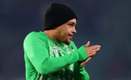 Palmeiras anuncia proposta de R$ 150 milhões para Vitor Roque e metas a serem atendidas pelo Betis.