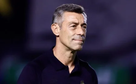 Pedro Caixinha admira São Paulo após vítoria de Santos contra Zubeldía