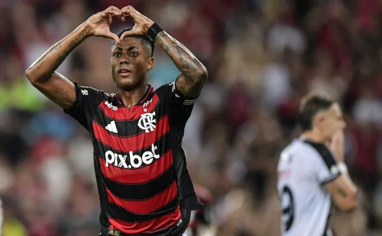 Pênalti favorável ao Flamengo contra o Vasco: torcida não para de discutir