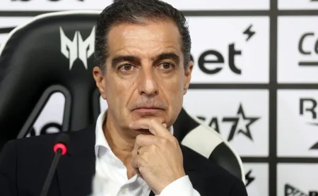 Renato Paiva elogia o Botafogo e menciona Artur Jorge em uma apresentação inovadora