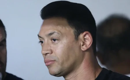 Ricardo Oliveira revela emocionais sentimentos ao reestreiar Neymar.