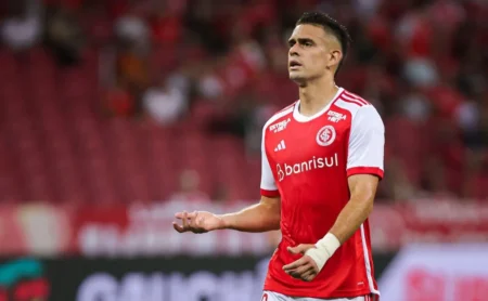 Roger Machado afirma que Borré é digno de apelido após penalidade no Internacional.