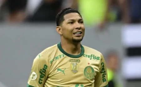 Rony se afastará do Palmeiras para atacar fora do Brasil por R$ 40 milhões