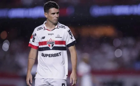 Substituto de Oscar confirma sua chegada ao São Paulo e o técnico Zubeldía revela sua estratégia para o novo jogador