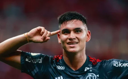 Técnico do Everton analisa a estreia de Alcaraz e a reação do Flamengo.