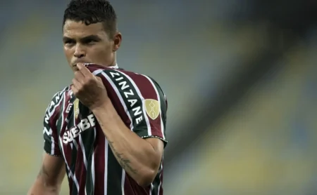 Thiago Silva confirma liderança do Fluminense após vitória sobre o Vasco.