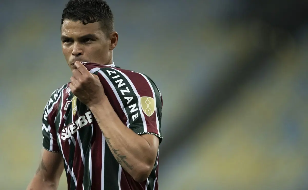 Thiago Silva confirma liderança do Fluminense após vitória sobre o Vasco.