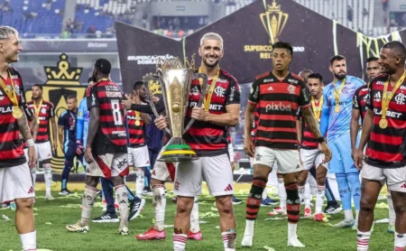Torcida do Flamengo entrega homenagem eterna a arrascaeta e Bruno Henrique