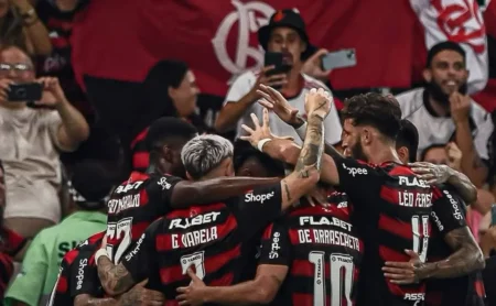 Torcida do Flamengo insulta rivais após vitória sobre o Vasco: "Volte sempre freguês!"