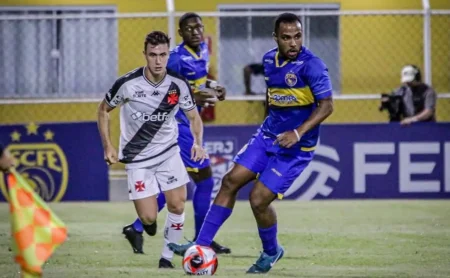 "Vasco Fica Traído: Torcida Critica Lucas Oliveira e Alega Falta de Inspiração como 'Novo Léo Pelé'"
